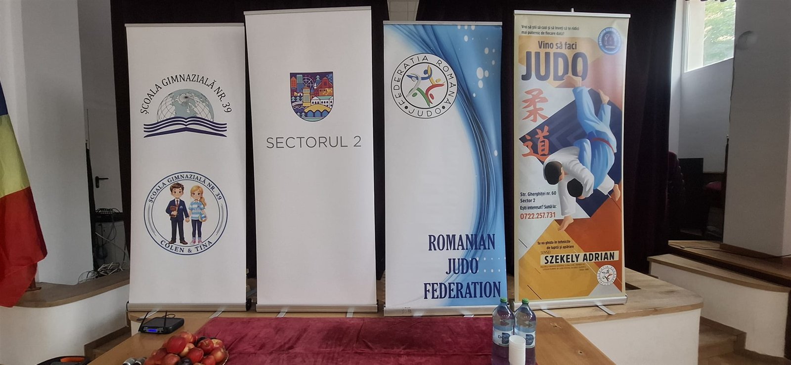 Bannerele Federatiei Romane de Judo, Sectorului 2 si Scolii Gimnaziale nr. 39